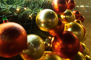 w Gliwicach choinka przed dworcem pkp © rob