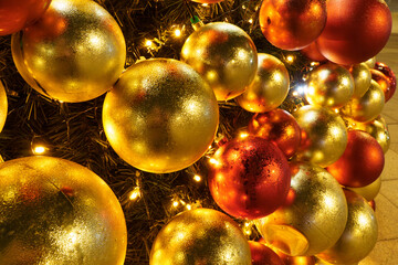 w Gliwicach choinka przed dworcem pkp © rob