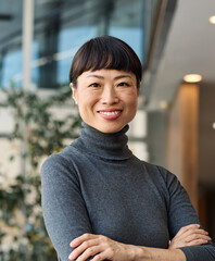 Portrait of a gyoung asian businesswoman having a meeting or training in the office. Teamwork and success concept, portrait of a smart young businesswoman, student, teacher or coach