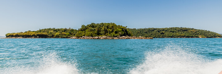 Fototapeta premium View of the boat trip between Angra dos Reis, Brazil and Aracatiba, Ilha Grande (Big Island), Rio de Janeiro, Brazil