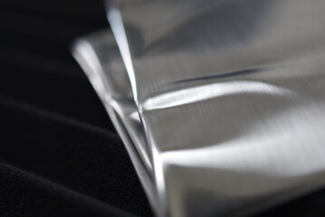 m&eacute;tal pli&eacute; et reflets