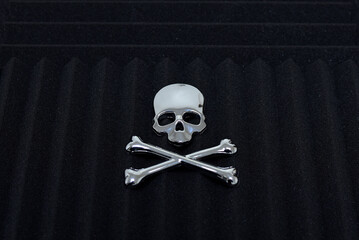 Mousse isolante son, t&ecirc;te de mort, pirates