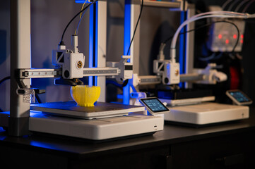 Dual extruder 3d printer which finished printing two bicolor egg model, idex technology