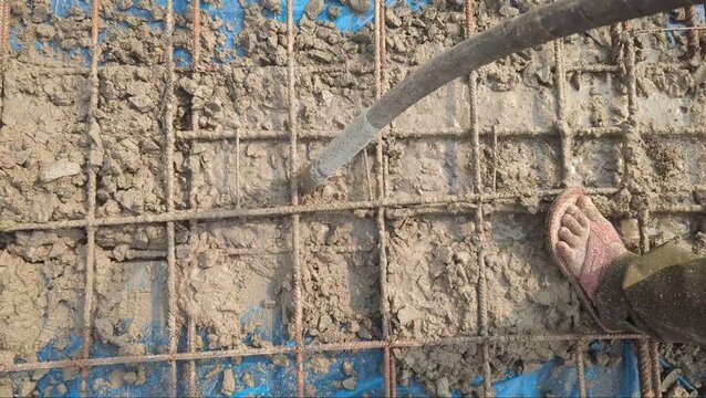 Concrete slab vibration process for compaction and strength during construction