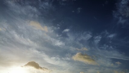 Naklejka premium blue sky background with clouds