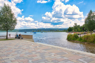 große Kaimauer in Dießen am Ammersee