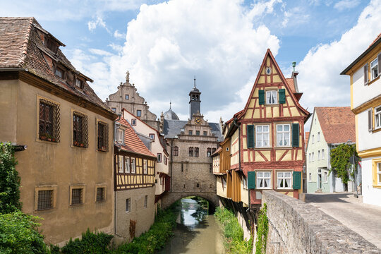 Sehr sch&ouml;ne Historische Altstadt mit dem Fluss Breitbach in Marktbreit 