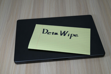 Data Wipe Note on Closed Laptop