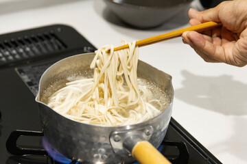 うどん　茹で　茹でうどん　Udon noodles  Boiling  Boiled udon noodles