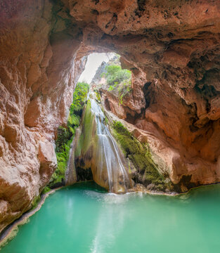 Crystal Turquoise Cascade of Bercol&oacute;n