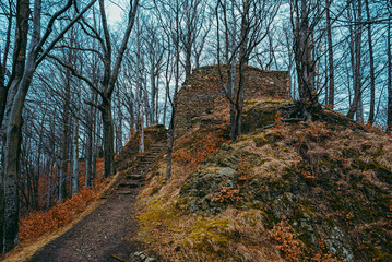 Hiking trail in the Wałbrzych Mountains near Nowy Dw&oacute;r Castle, Poland