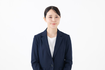 スーツを着た女性