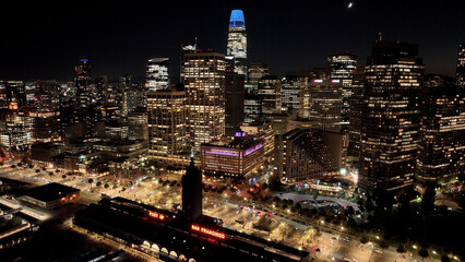 Obraz premium San Francisco Skyline In San Francisco California United States. Modern City Center With Skyscrapers Reflecting The Urban Life. Building Metropole Skyline Buildings Beautiful.