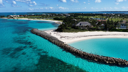 Fototapeta premium Cabbage Beach At Paradise Island In Nassau Bahamas. Stunning Cityscape. Beach Landscape. Highrise Buildings. Cabbage Beach In Paradise Island In Nassau Bahamas. Caribbean Background.