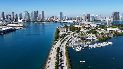 Fototapeta premium Miami Skyline At Miami In Florida United States. Beach Landscape. Bay Harbor Scenery. Downtown District. Miami Skyline At Miami In Florida United States. Amazing Cityscape.
