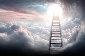 Leiter zum Erfolg &uuml;ber den Wolken mit hellem Licht am Himmel