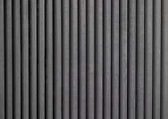 Obraz premium Close-up of oak leaves on a tree during autumn, showcasing vibrant orange, red, and yellow foliage, with natural sunlight highlighting the texture and seasonal colors.