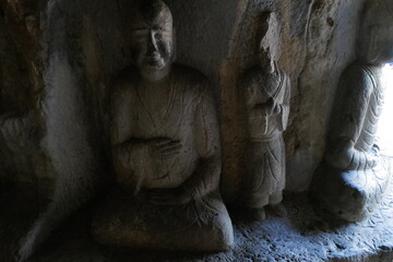 Fototapeta premium buddha statue in the cave