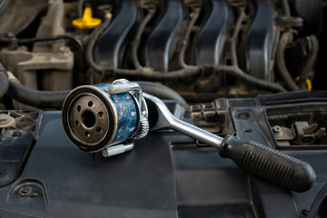 Filter removal wrench with old oil filter