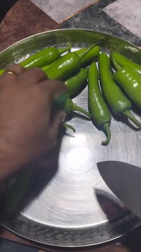 green mirchi, chilli cutting