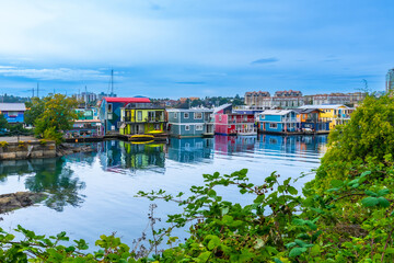Obraz premium Fisherman's wharf park with floating houses in victoria, british columbia