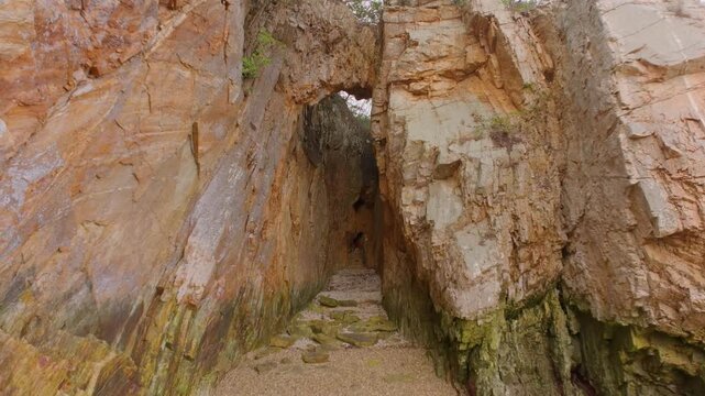충남 당진시 장고항의 용천굴(해식동굴)