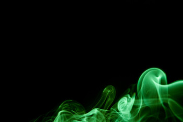Fototapeta premium Abstract green smoke rising against a dark backdrop, creating an ethereal and mysterious atmosphere