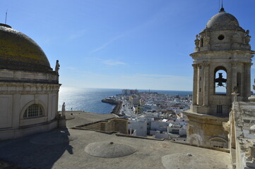 Vista da cidade costeira de C&aacute;diz na Espanha