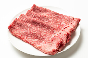 皿に乗った牛肉　白バック