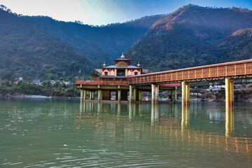 Fototapeta premium Dhari Devi Temple, Srinagar – A Sacred Shrine on the Alaknanda River, Uttarakhand