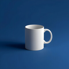 Obraz premium White coffee cup on blue background with handle and hot beverage closeup