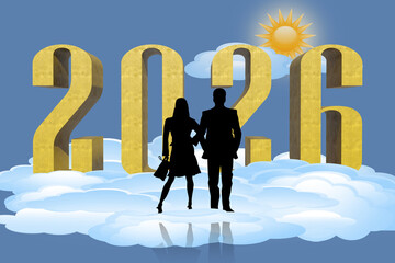 Silhouette di una coppia in piedi su soffici nuvole contro un cielo azzurro. "2026" tridimensionale. Un sole stilizzato splende sullo sfondo. Atmosfera sognante e futuristica