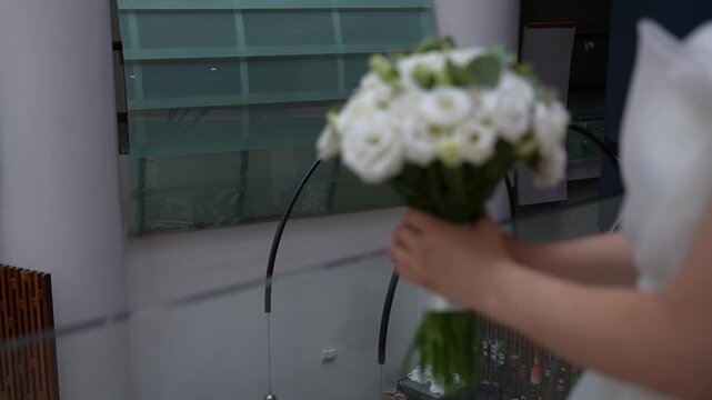 bride holding bouquet