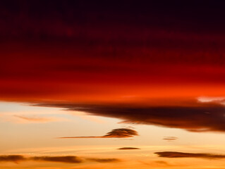 Fototapeta premium Sunset sky with dramatic clouds and vibrant colors – perfect nature background for commercial use Abstract Orange Red Gradient with Soft Motion Blur