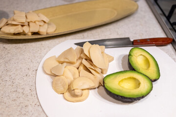 タケノコとアボカドの調理