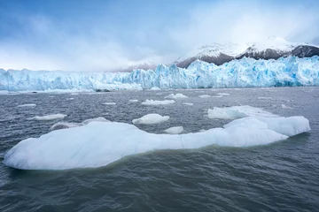 Gordijnen Gletsjer Der Klimawandel und die Erderwärmung sorgen dafür, dass Gletscher wie der Perito Moreno, in Patagonien nahe El Calafate, schmilzen  © Lars
