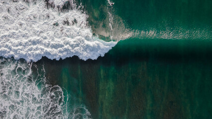 water splash on the wall © Braeden