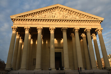 Obraz premium Colonnade&nbsp;de&nbsp;la&nbsp;Madeleine&nbsp;à&nbsp;Paris