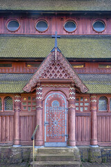 An der T&uuml;r zur Stabkirche - Hahnenklee