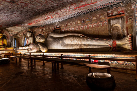 Dambulla Buddha, cave temple
