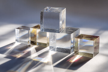 Geometryczna abstrakcja z przezroczystych szklanych bloków