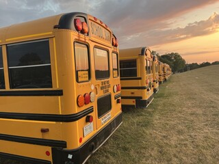 Rear view of a school bus in Canada - Vue arri&egrave;re d'un bus scolaire au Canada