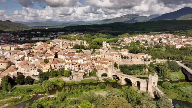 Besal&uacute;, Spain