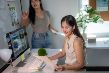 Women collaborating on esg data for sustainable business planning