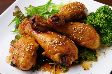 鶏肉の手羽元照焼き