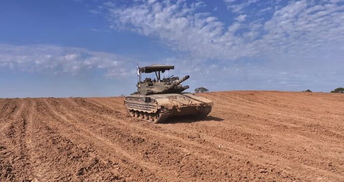 IDF Merkava Tank Rotating Turret Gaza Border

Footage showing an IDF Merkava tank rotating its turret near the Gaza border in 2024.
