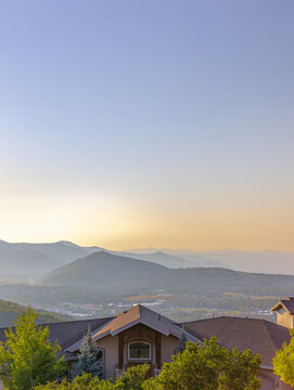 Beatiful homes with the valley in the background