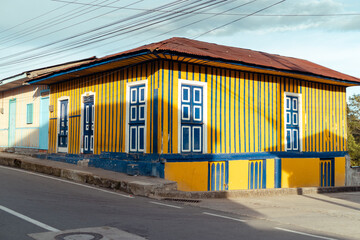 Naklejka premium Casa colonial colombiana, técnica de tabla parada en Murillo Tolima