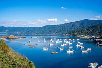牛根大橋から見る牛根麓漁港の風景（垂水市） © 啓 桑原