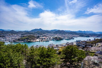 Fototapeta premium 千光寺頂上展望台から見る春の尾道市の街並み